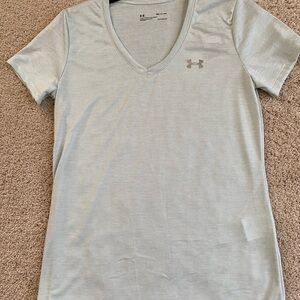 Women’s Under Armour Loose HeatGear Top - SZ S